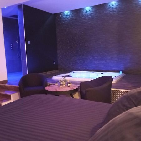 Chambre Romantique Avec Spa Privatif Ferriere-la-Grande Exterior foto
